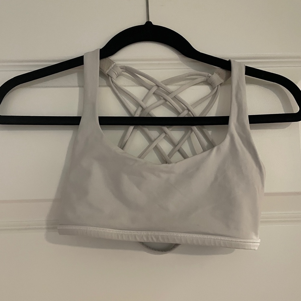 Lululemon free to be wild bra size 4